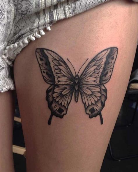 Tatuajes de mariposa en la pierna